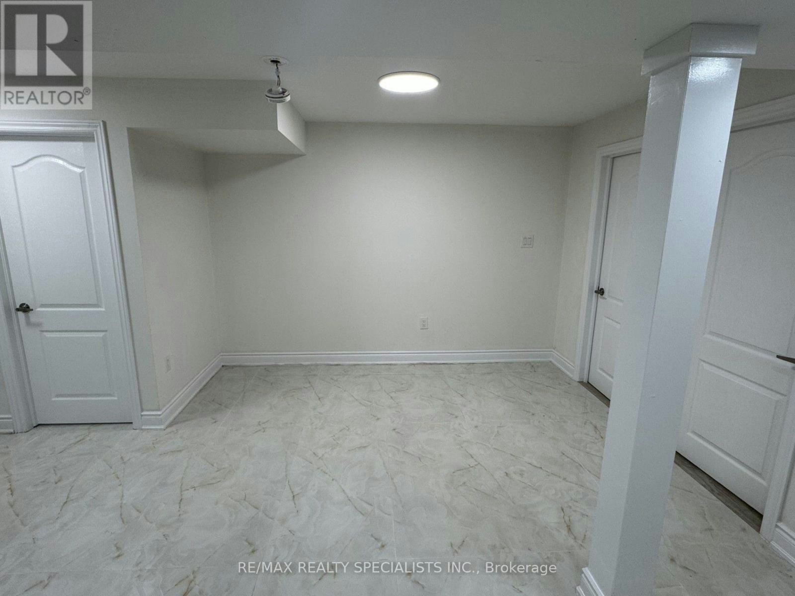 7 Buttonwood (Basement Road, Brampton, ON, L6P 4J9 - 7