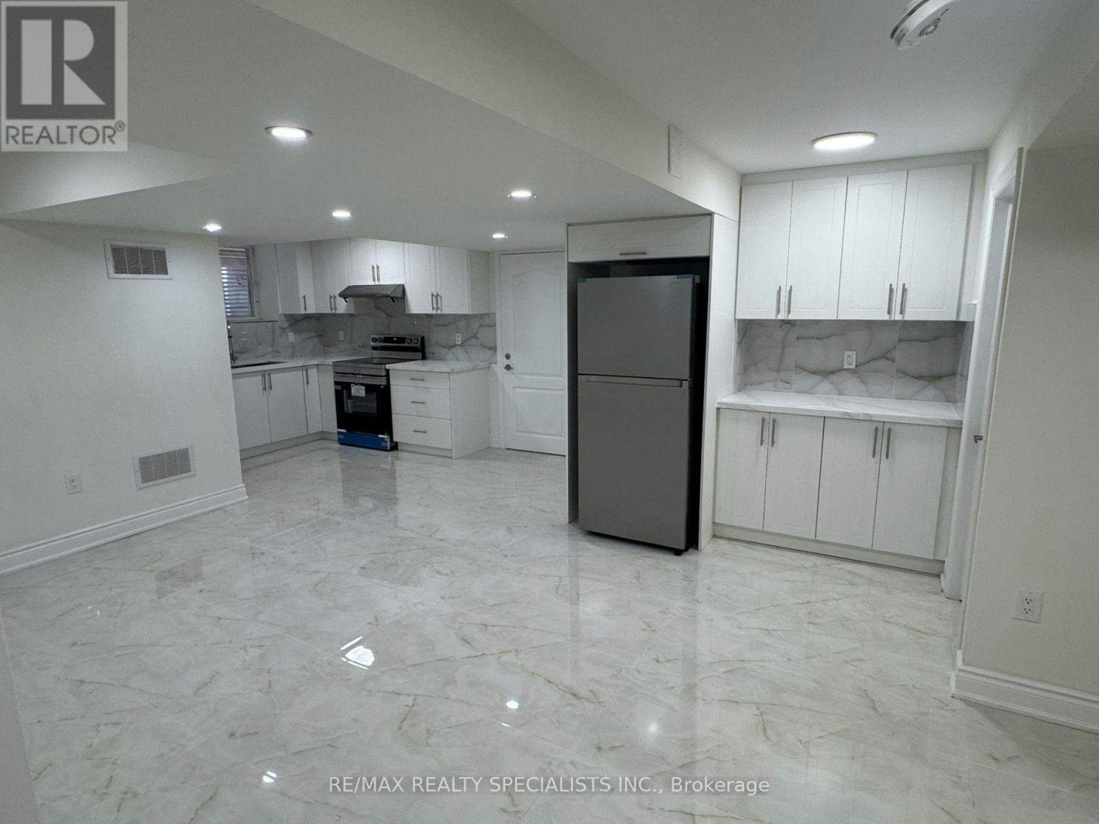 7 Buttonwood (Basement Road, Brampton, ON, L6P 4J9