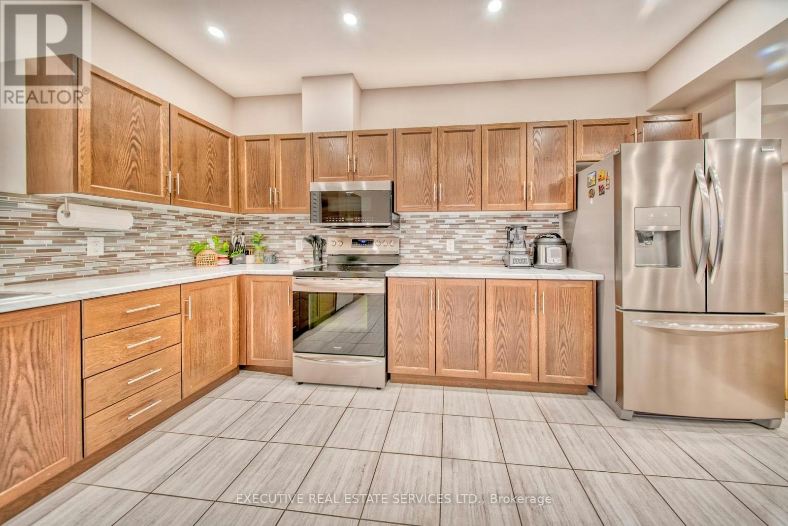 UPPER-57 Bethune Avenue, Welland, ON, L3B 5W2 - 21