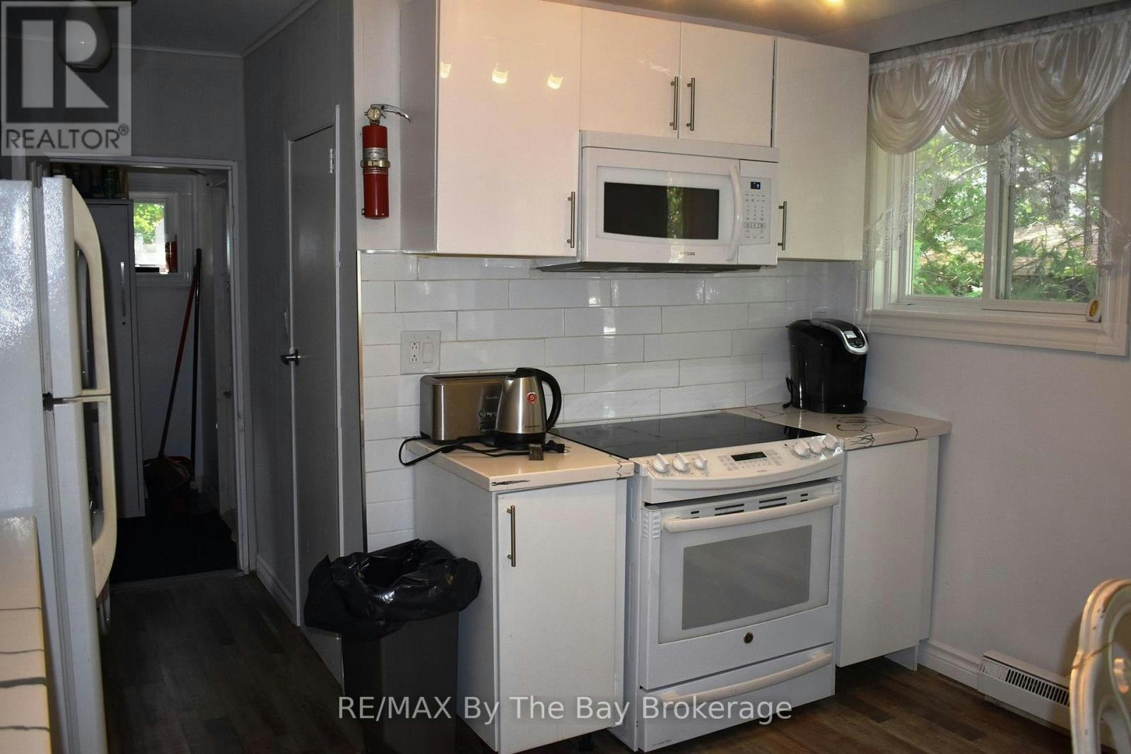 16 Albert Street, Wasaga Beach, ON, L9Z 2M2 - 6