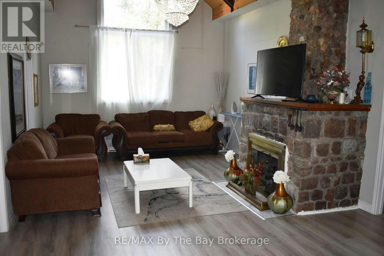 16 Albert Street, Wasaga Beach, ON, L9Z 2M2 - 3