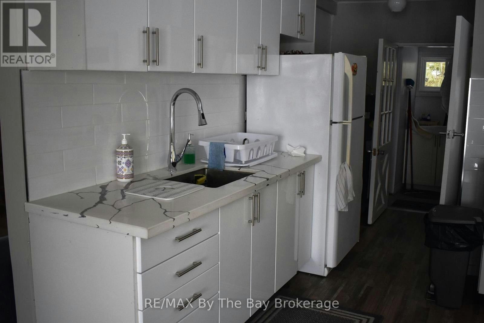 16 Albert Street, Wasaga Beach, ON, L9Z 2M2 - 11