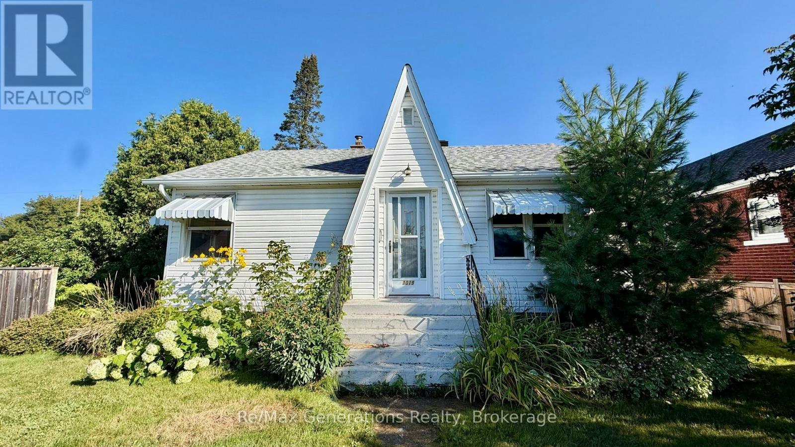 1019 Francis Street W, Thunder Bay, ON, P7E 4E8