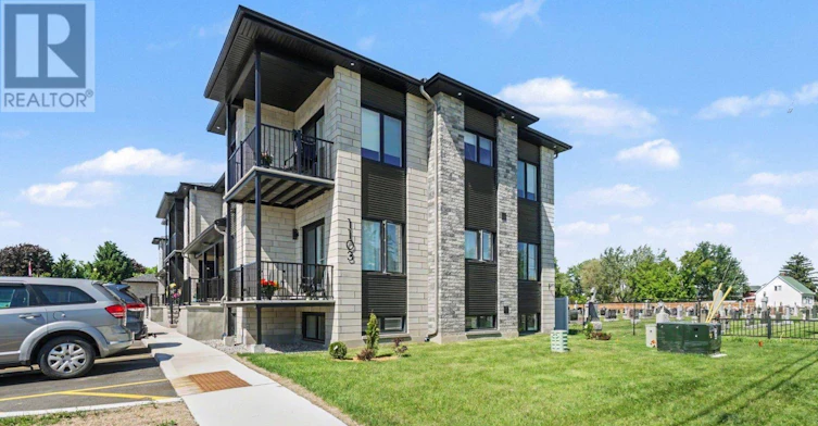 101-1103 Notre Dame Street, Russell, ON, K0A 1W0 - 2