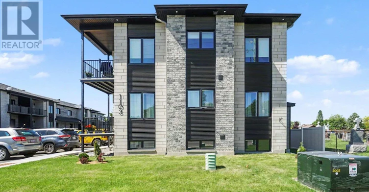 101-1103 Notre Dame Street, Russell, ON, K0A 1W0