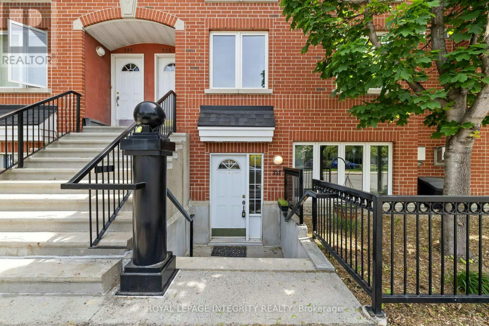 237 Cumberland Street, Ottawa, ON, K1N 8W6
