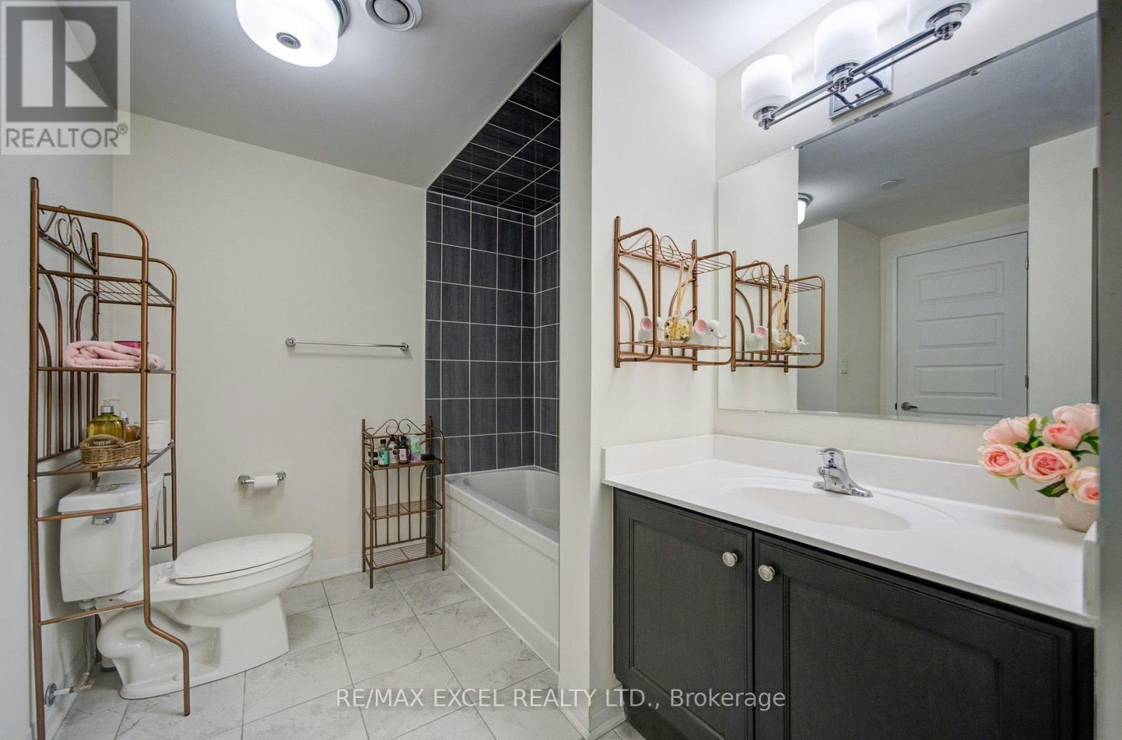 302-2 Adam Sellers Street, Markham, ON, L6B 1P2 - 35