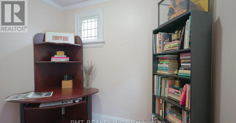 MAIN-2 Larkin Avenue, Toronto, ON, M6S 1L8 - 16