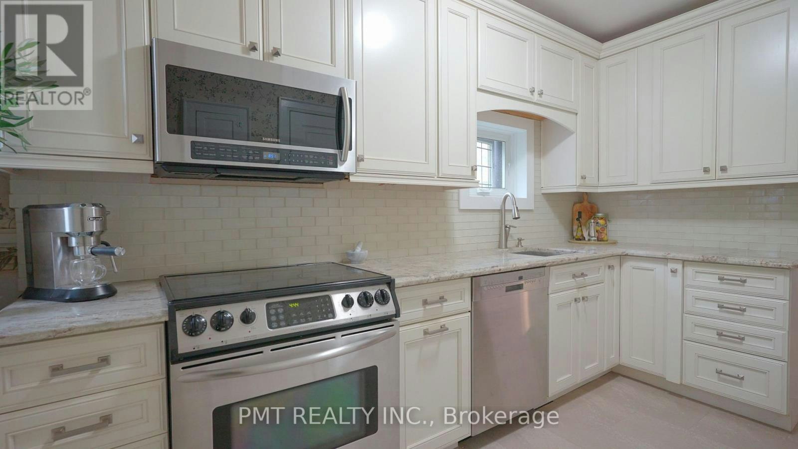 MAIN-2 Larkin Avenue, Toronto, ON, M6S 1L8 - 8