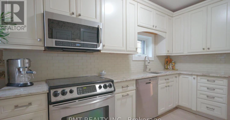 MAIN-2 Larkin Avenue, Toronto, ON, M6S 1L8 - 8