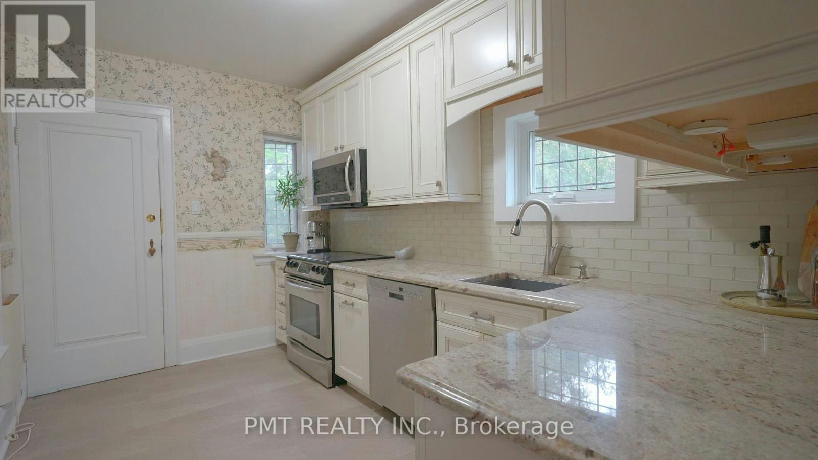 MAIN-2 Larkin Avenue, Toronto, ON, M6S 1L8 - 7