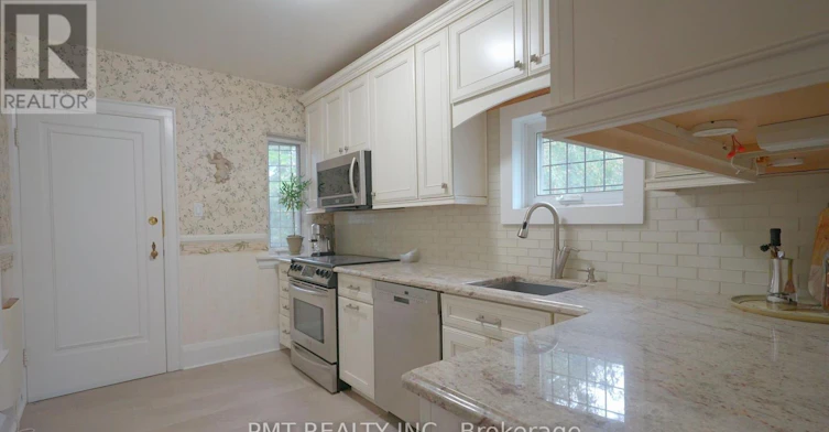 MAIN-2 Larkin Avenue, Toronto, ON, M6S 1L8 - 7