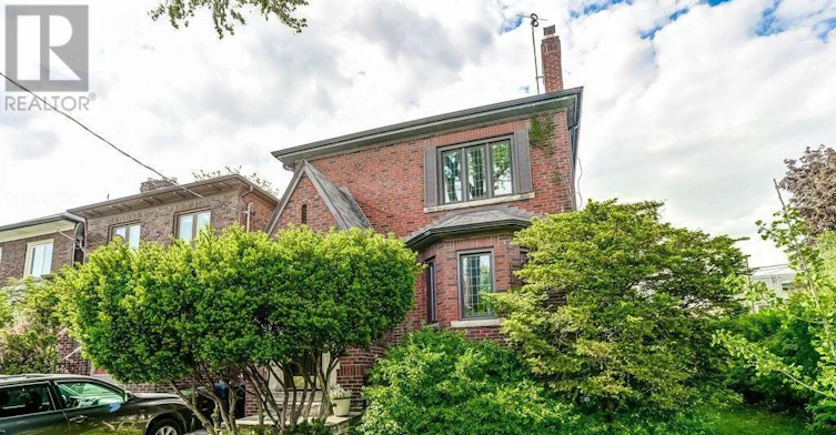 MAIN-2 Larkin Avenue, Toronto, ON, M6S 1L8