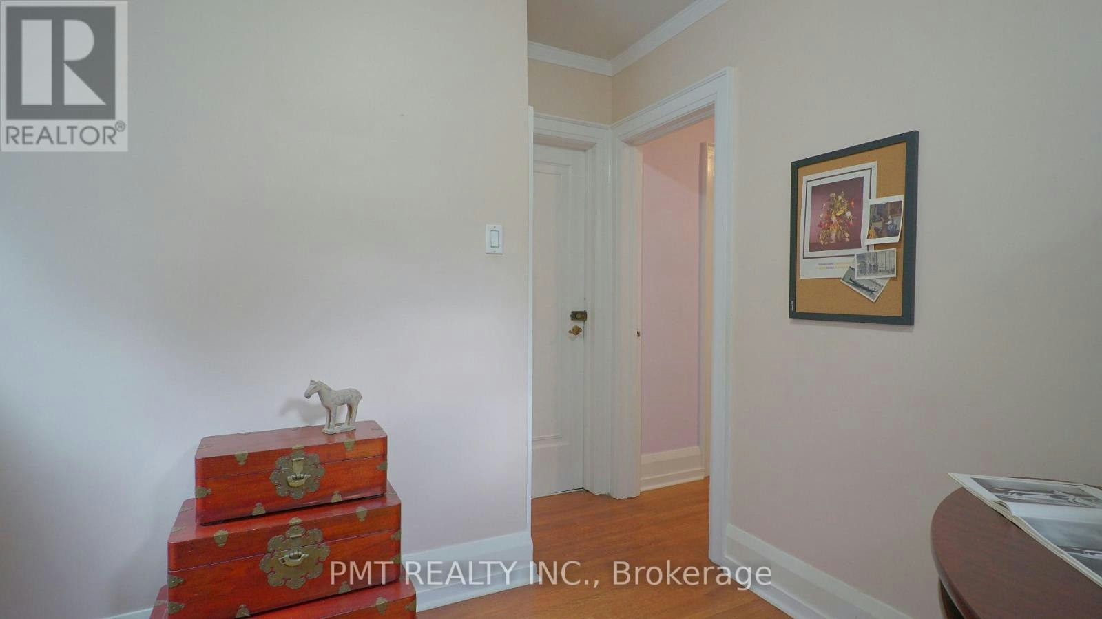 MAIN-2 Larkin Avenue, Toronto, ON, M6S 1L8 - 17