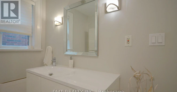 MAIN-2 Larkin Avenue, Toronto, ON, M6S 1L8 - 18