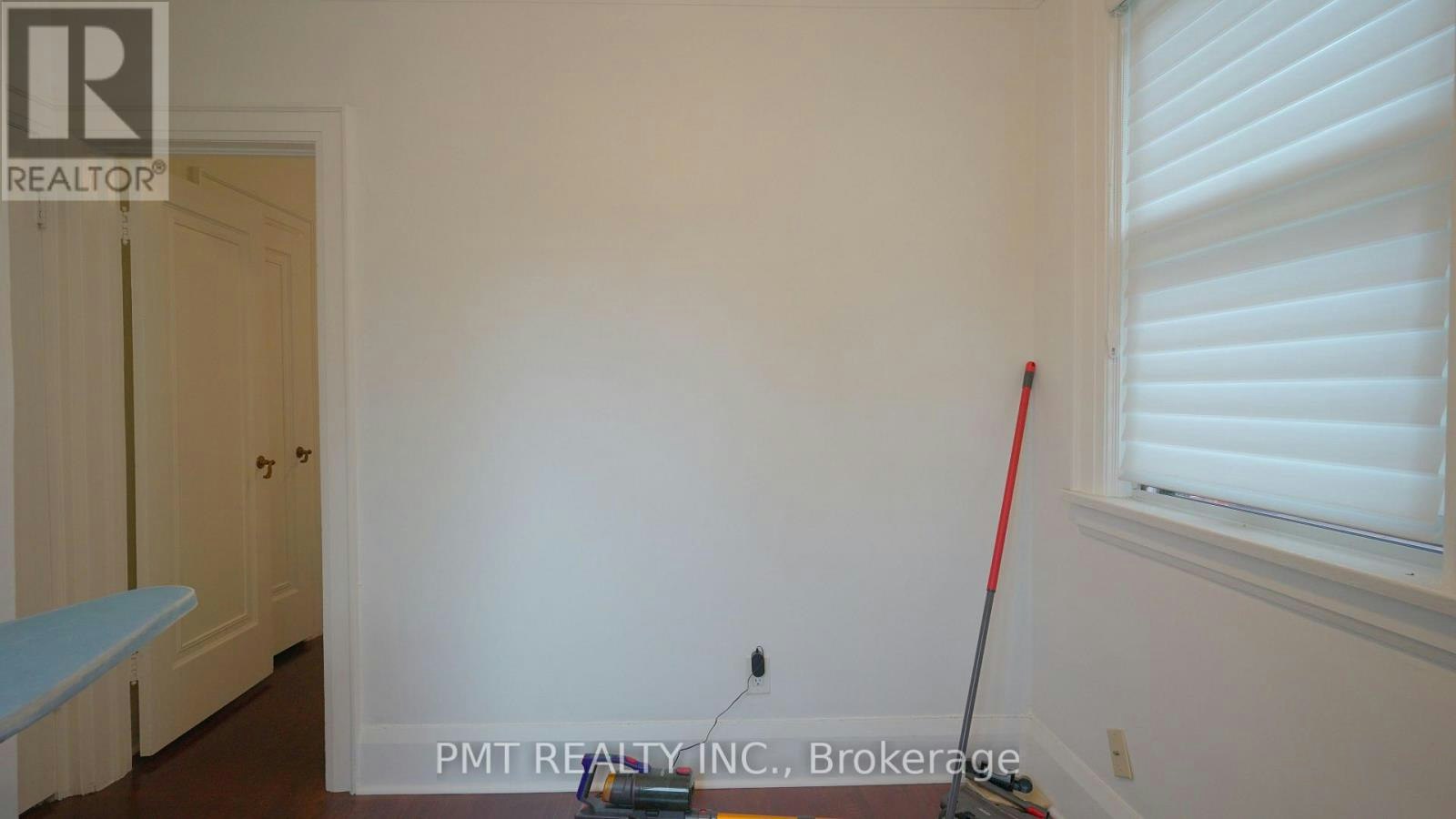 UPPER-2 Larkin Avenue, Toronto, ON, M6S 1L8 - 14