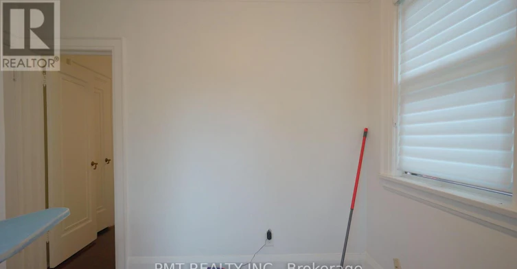 UPPER-2 Larkin Avenue, Toronto, ON, M6S 1L8 - 14