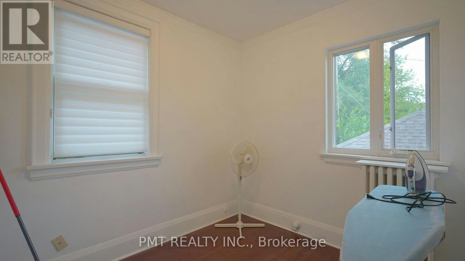 UPPER-2 Larkin Avenue, Toronto, ON, M6S 1L8 - 13