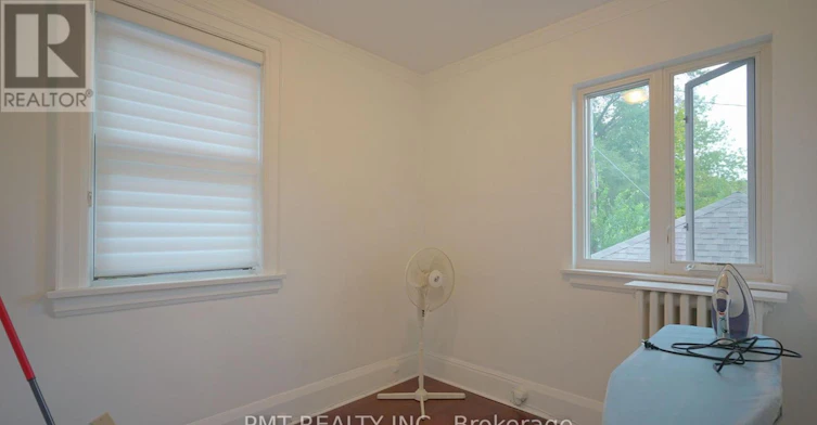 UPPER-2 Larkin Avenue, Toronto, ON, M6S 1L8 - 13
