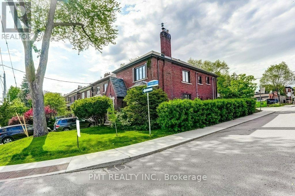 UPPER-2 Larkin Avenue, Toronto, ON, M6S 1L8