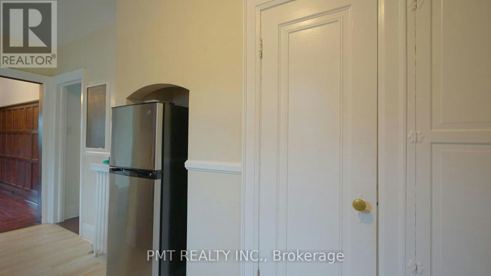 UPPER-2 Larkin Avenue, Toronto, ON, M6S 1L8 - 7