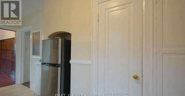 UPPER-2 Larkin Avenue, Toronto, ON, M6S 1L8 - 7