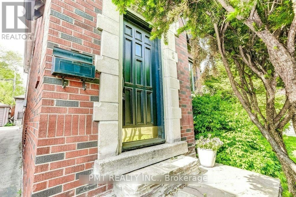 UPPER-2 Larkin Avenue, Toronto, ON, M6S 1L8 - 21