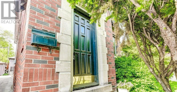UPPER-2 Larkin Avenue, Toronto, ON, M6S 1L8 - 21