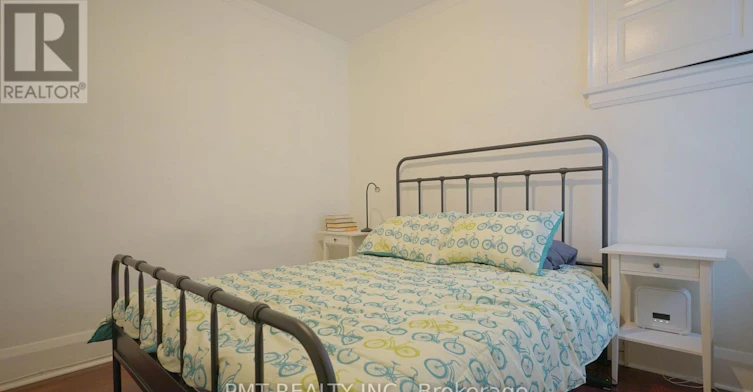 UPPER-2 Larkin Avenue, Toronto, ON, M6S 1L8 - 10