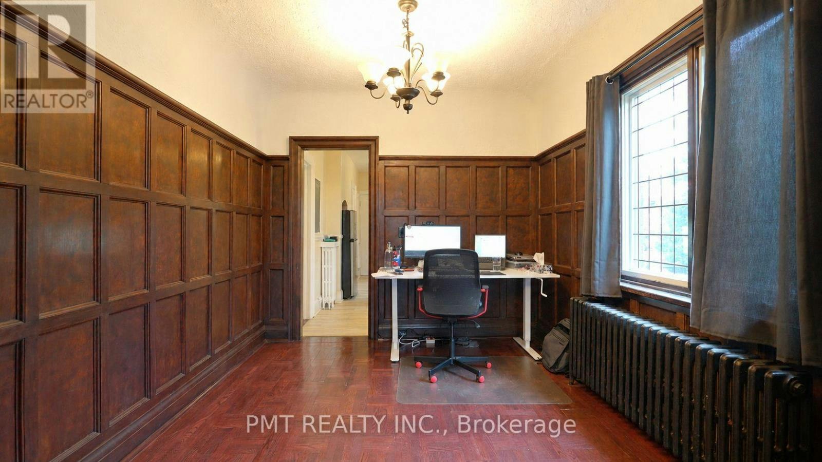 UPPER-2 Larkin Avenue, Toronto, ON, M6S 1L8 - 4