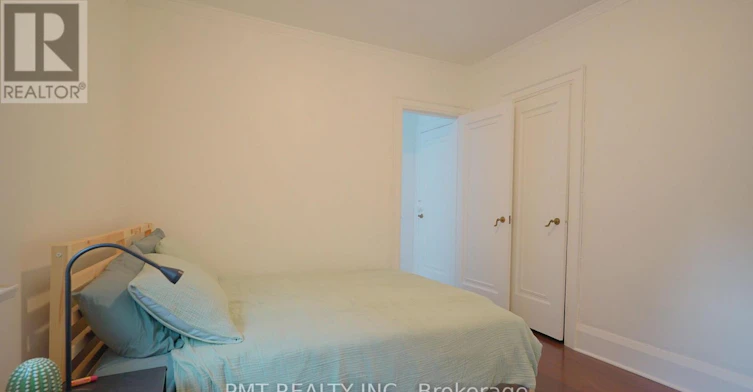 UPPER-2 Larkin Avenue, Toronto, ON, M6S 1L8 - 12