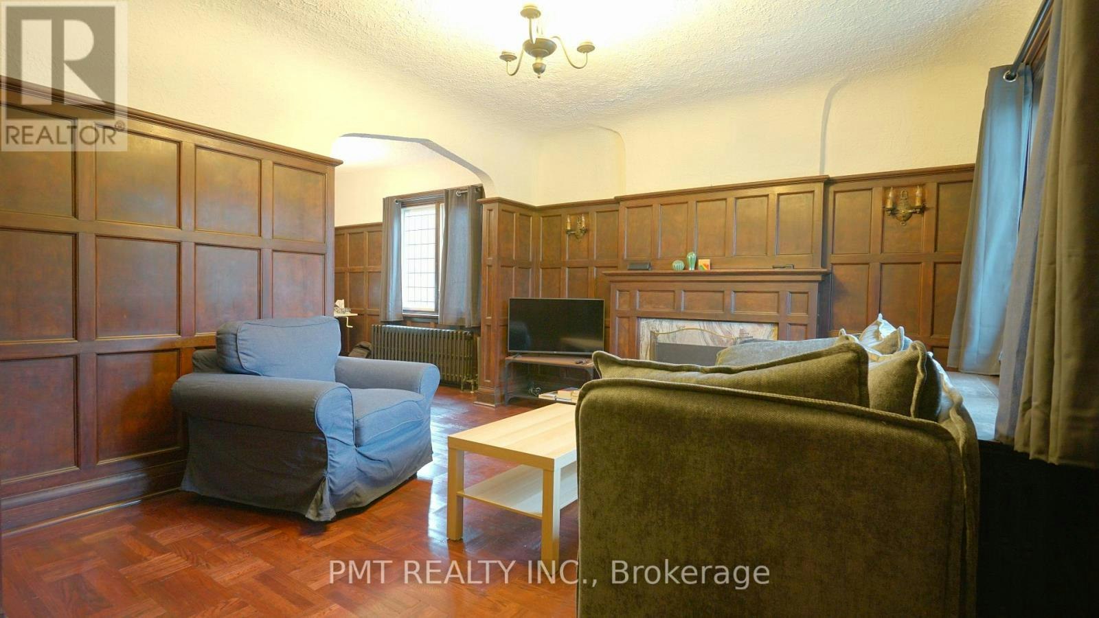 UPPER-2 Larkin Avenue, Toronto, ON, M6S 1L8 - 2