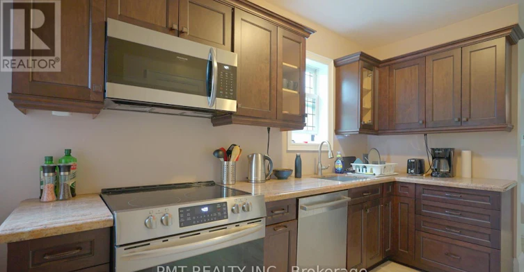 UPPER-2 Larkin Avenue, Toronto, ON, M6S 1L8 - 6