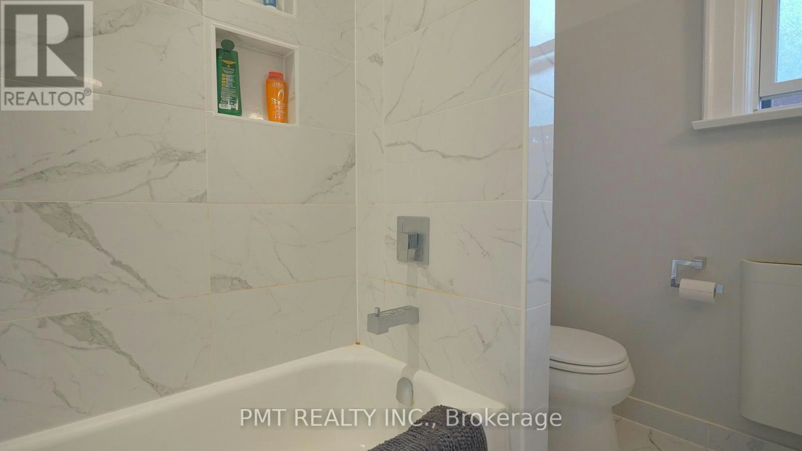 UPPER-2 Larkin Avenue, Toronto, ON, M6S 1L8 - 17