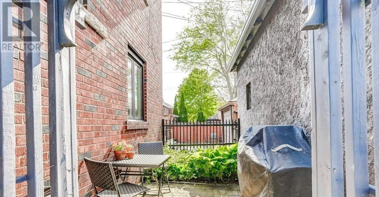 UPPER-2 Larkin Avenue, Toronto, ON, M6S 1L8 - 19