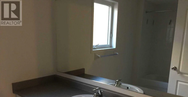 241 Ocean Drive SOUTH, Oshawa, ON, L1L 0K4 - 9