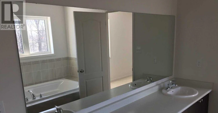 241 Ocean Drive SOUTH, Oshawa, ON, L1L 0K4 - 7