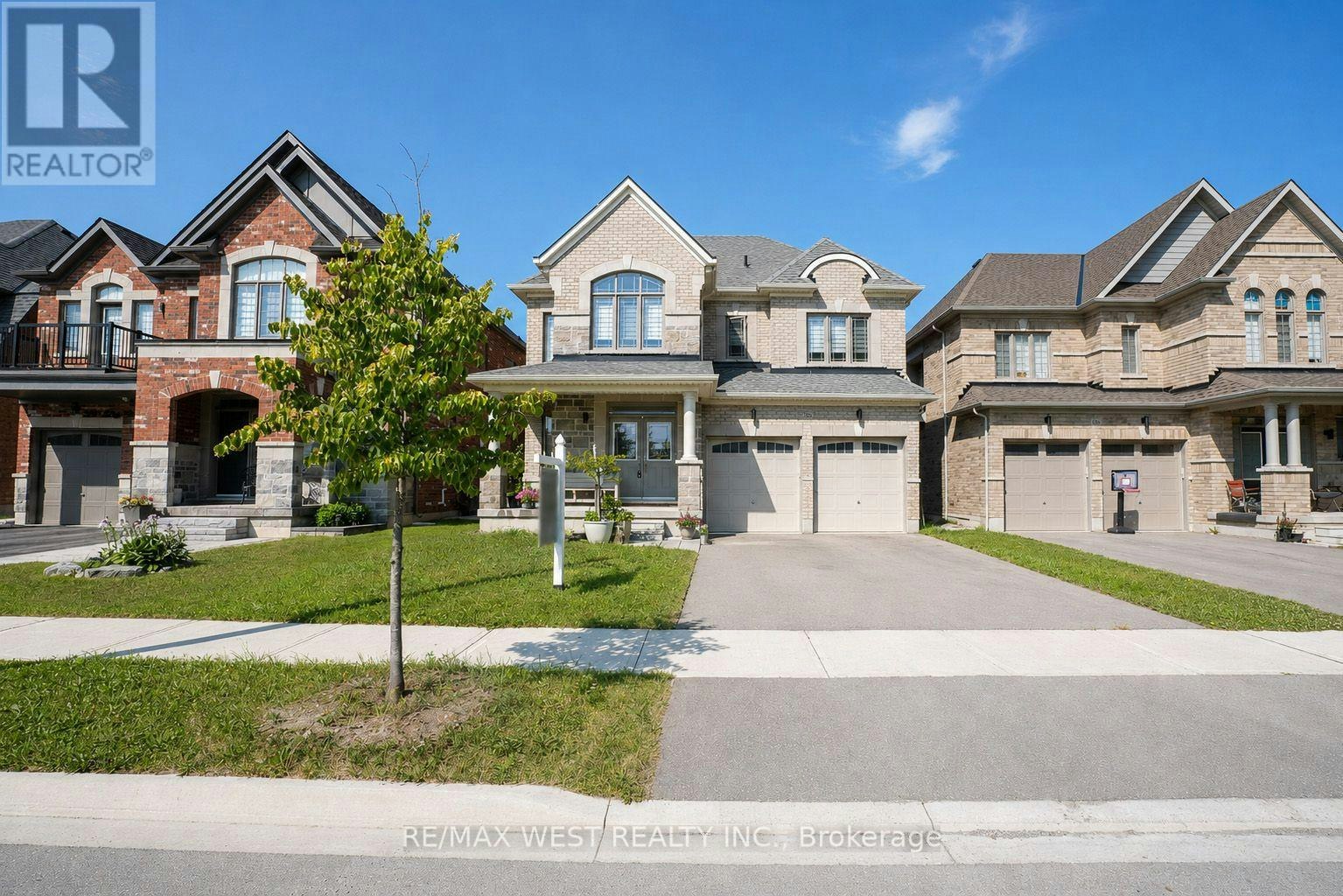 206 Dog Wood Boulevard, East Gwillimbury, ON, L9N 0X1