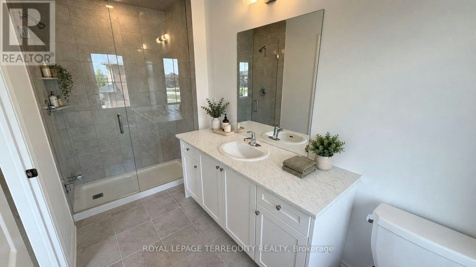 2 Elite Crescent, Hamilton, ON, N3W 0L1 - 10
