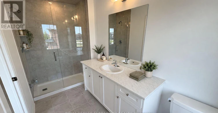 2 Elite Crescent, Hamilton, ON, N3W 0L1 - 10
