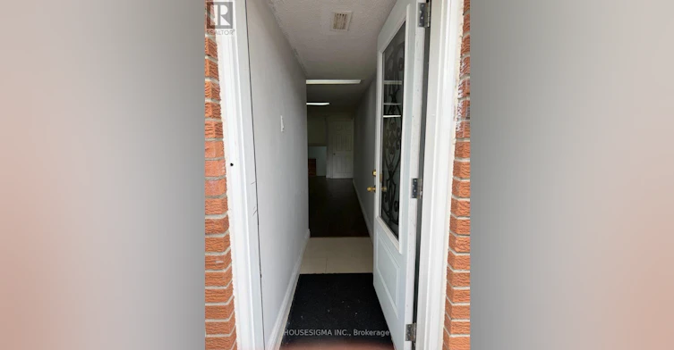 34 Ladner Drive, Toronto, ON, M2J 3Z7 - 4