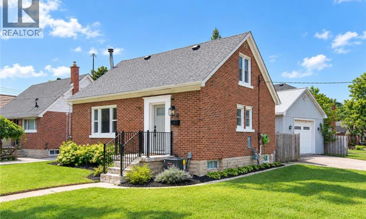 32 Belleview Avenue