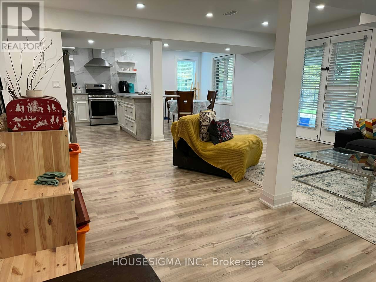 3 Pheasant Drive, Richmond Hill, ON, L4E 3S9 - 2