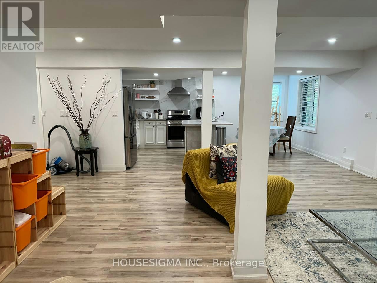 3 Pheasant Drive, Richmond Hill, ON, L4E 3S9 - 3