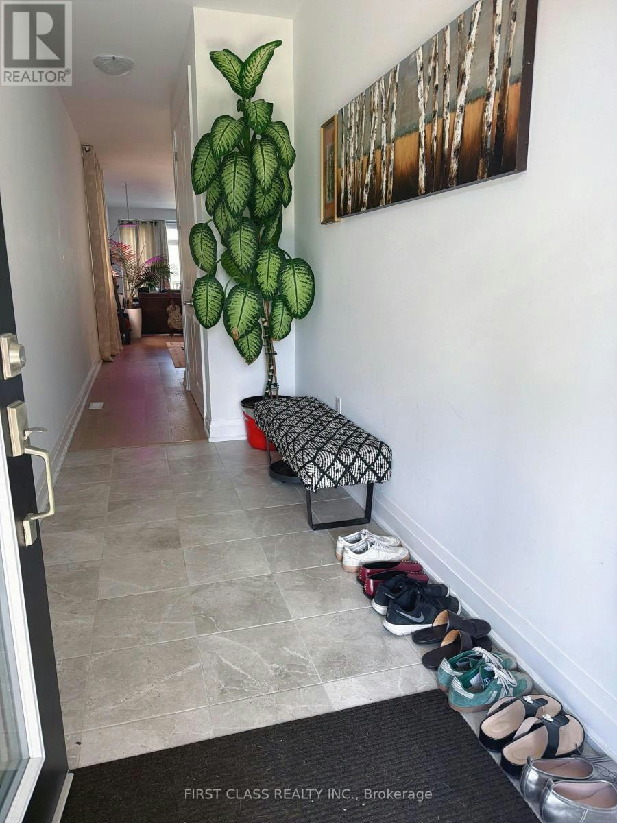 24 Barnyard Trail, Barrie, ON, L9J 0T3 - 21
