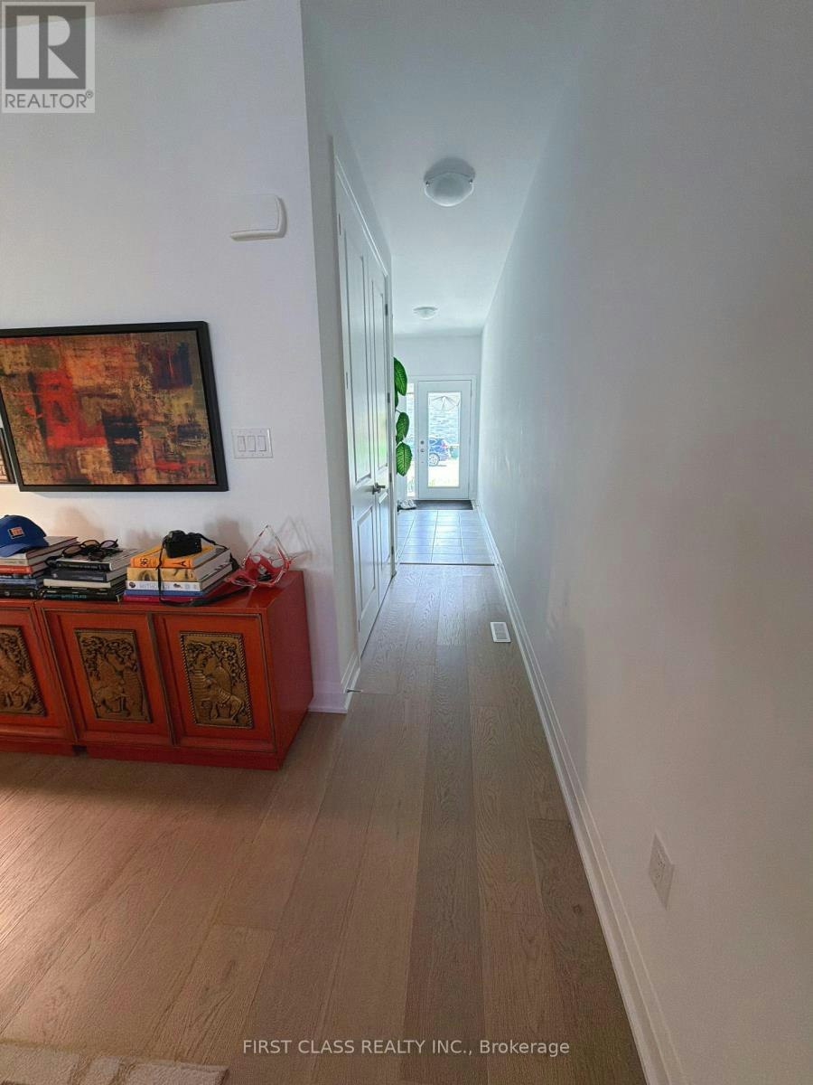 24 Barnyard Trail, Barrie, ON, L9J 0T3 - 5