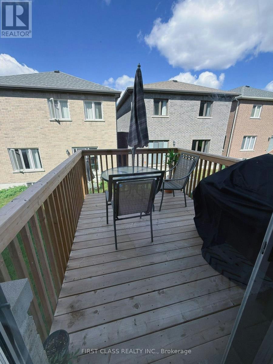 24 Barnyard Trail, Barrie, ON, L9J 0T3 - 3