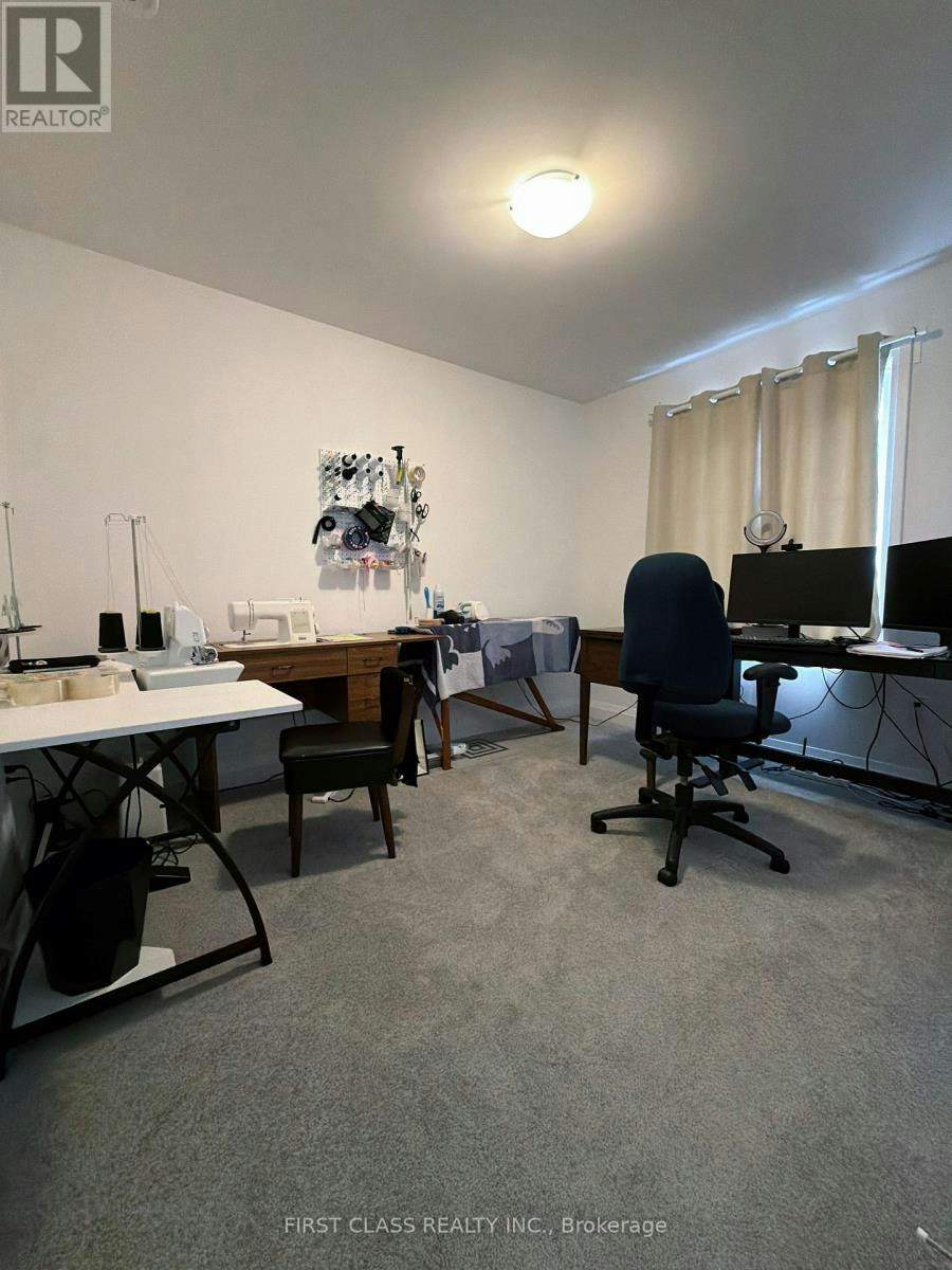 24 Barnyard Trail, Barrie, ON, L9J 0T3 - 14