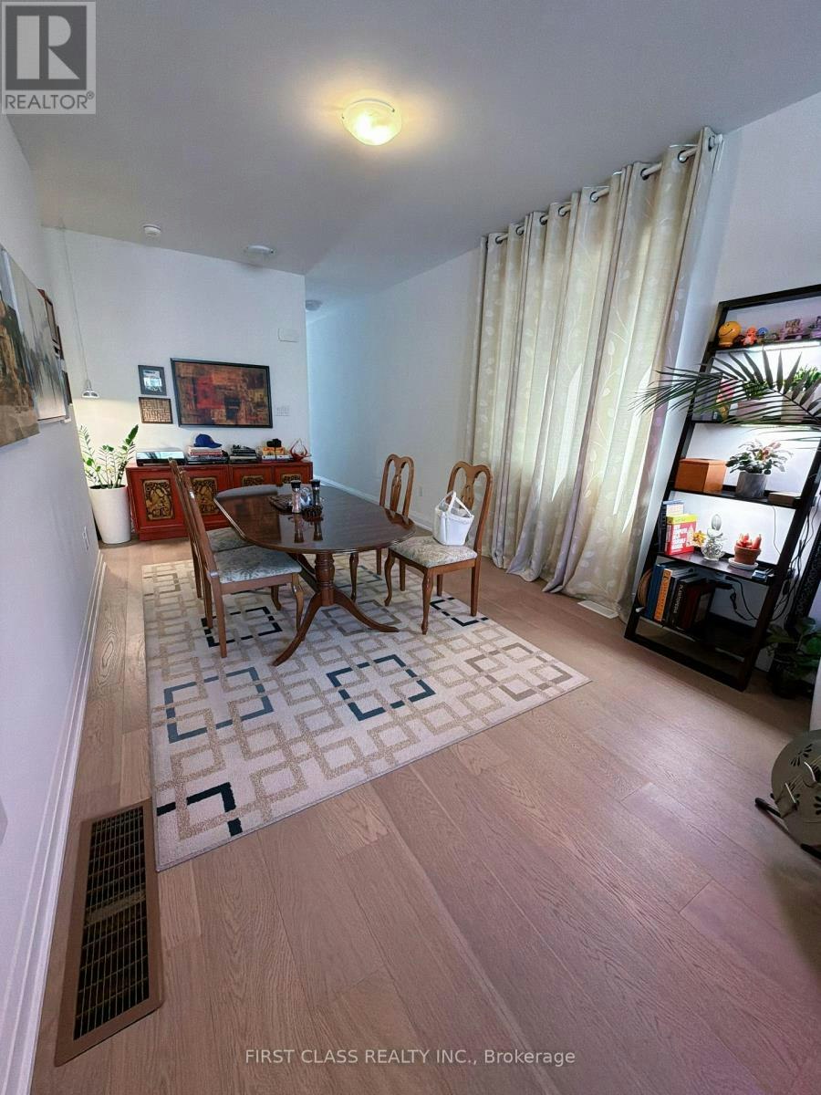 24 Barnyard Trail, Barrie, ON, L9J 0T3 - 8