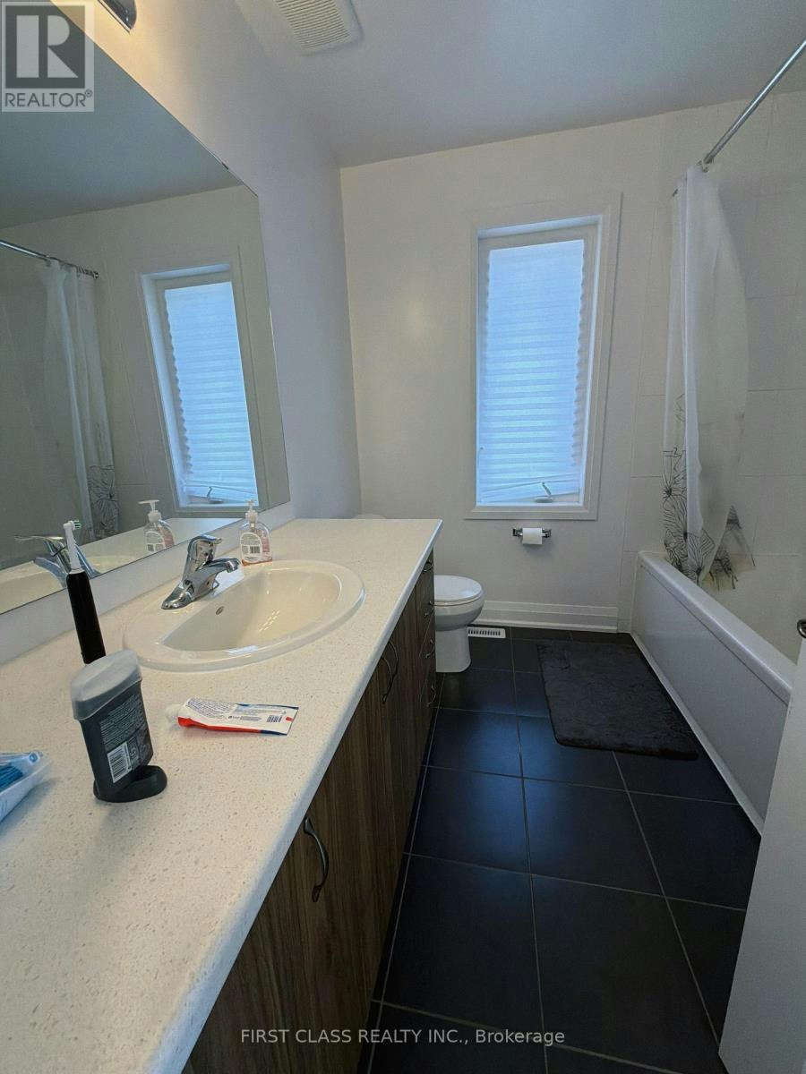 24 Barnyard Trail, Barrie, ON, L9J 0T3 - 12